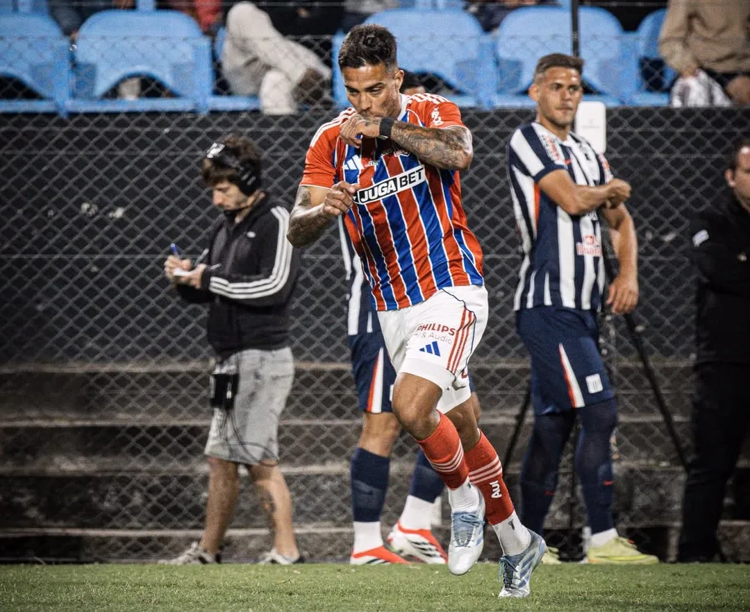 El zaguero uruguayo se estrenó en el Cacique en el amistoso ante Alianza Lima.