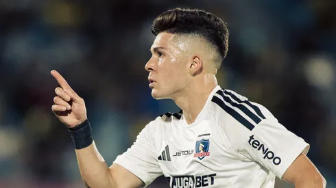 Tras gran jugada colectiva: Víctor Felipe Méndez adelanta a Colo Colo vs Peñarol.