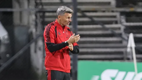 Futbol, Colo Colo vs Alianza Lima.<br />
Serie Rio de La Plata.<br />
El Entrenador de Colo Colo, Fernando Ortiz, durante el partido amistoso por la Serie Rio de La Plata realizado en el estadio Parque Viera de Montevideo, Uruguay.<br />
18/01/2025<br />
FocoUy/Photosport
Football, Colo Colo vs Alianza Lima<br />
Series Rio de La Plata.<br />
Colo Colo coach Fernando Ortiz during the friendly match for the Rio de la Plata Series held at Parque Viera Stadium in Montevideo, Uruguay.
January 18, 2025<br />
FocoUy/Photosport