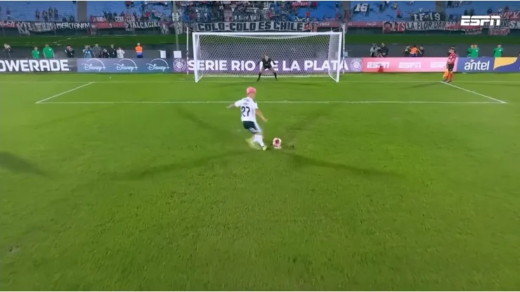 Las reacciones internacionales al penal de Zavala en amistoso de Colo Colo.