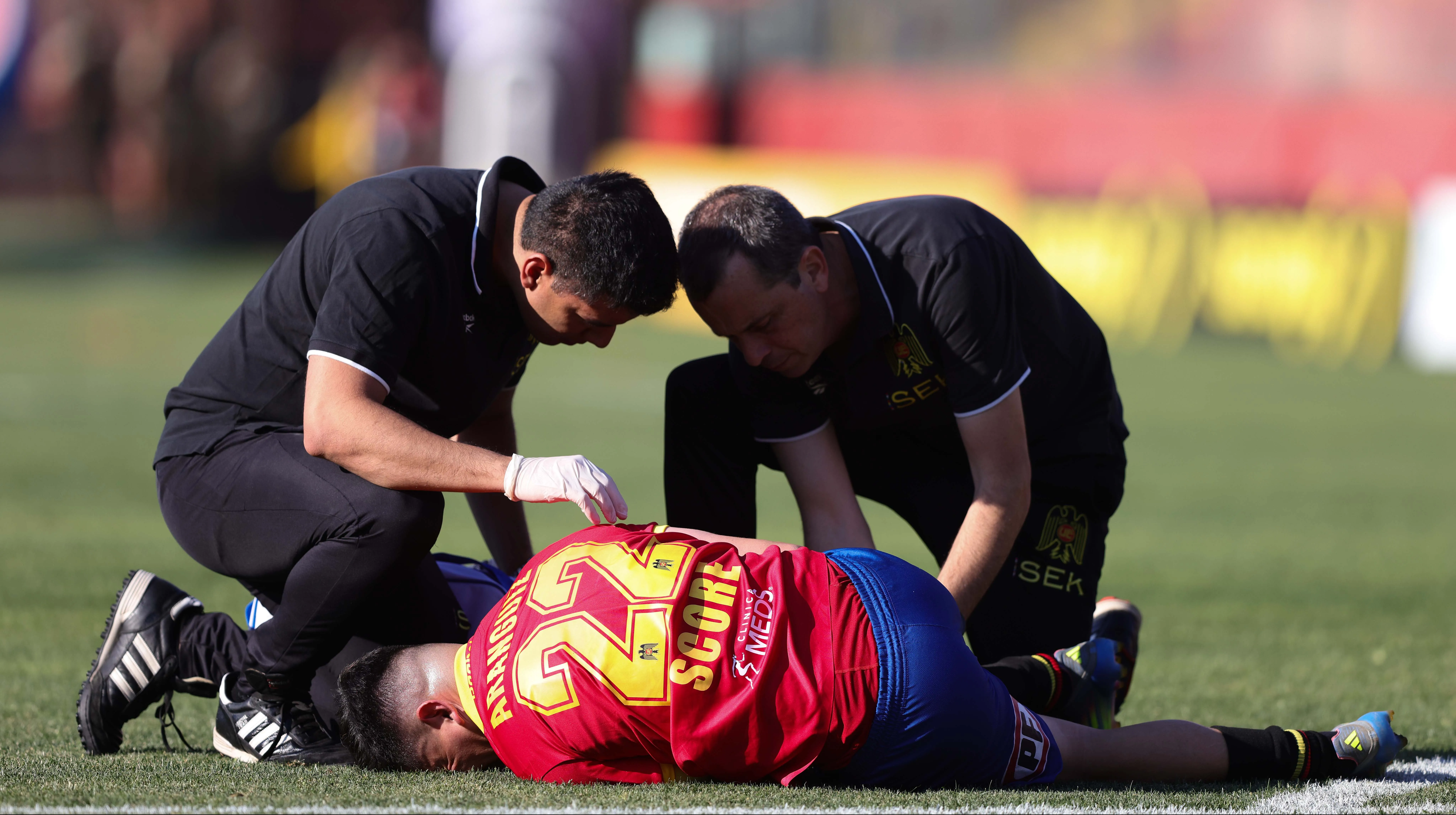 La rodilla de Pablo Aránguiz preocupa a Colo Colo.