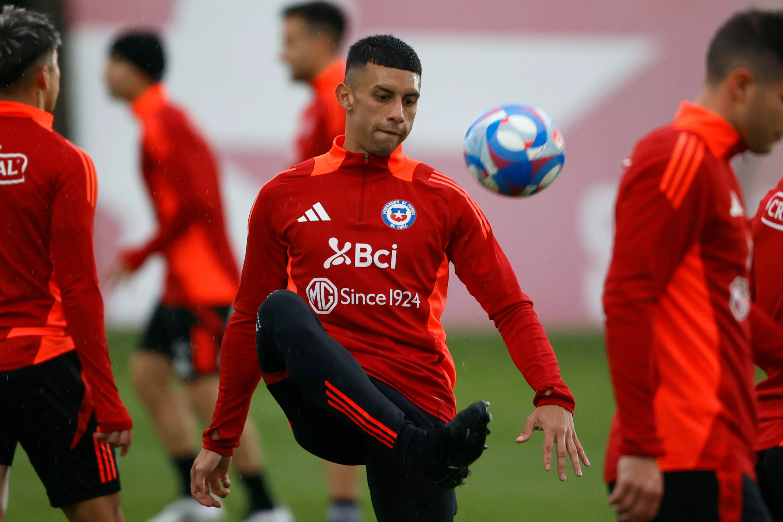 Ulises Ortegoza es uno de los nombres que analiza Colo Colo para reforzar el mediocampo. Foto: Dragomir Yankovic/Photosport