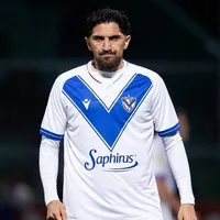 ¿Se aleja de Colo Colo? En Vélez comienzan a definir el futuro de Valdés