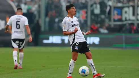 Pavez gana sus primeros elogios en Perú tras una complicada salida.