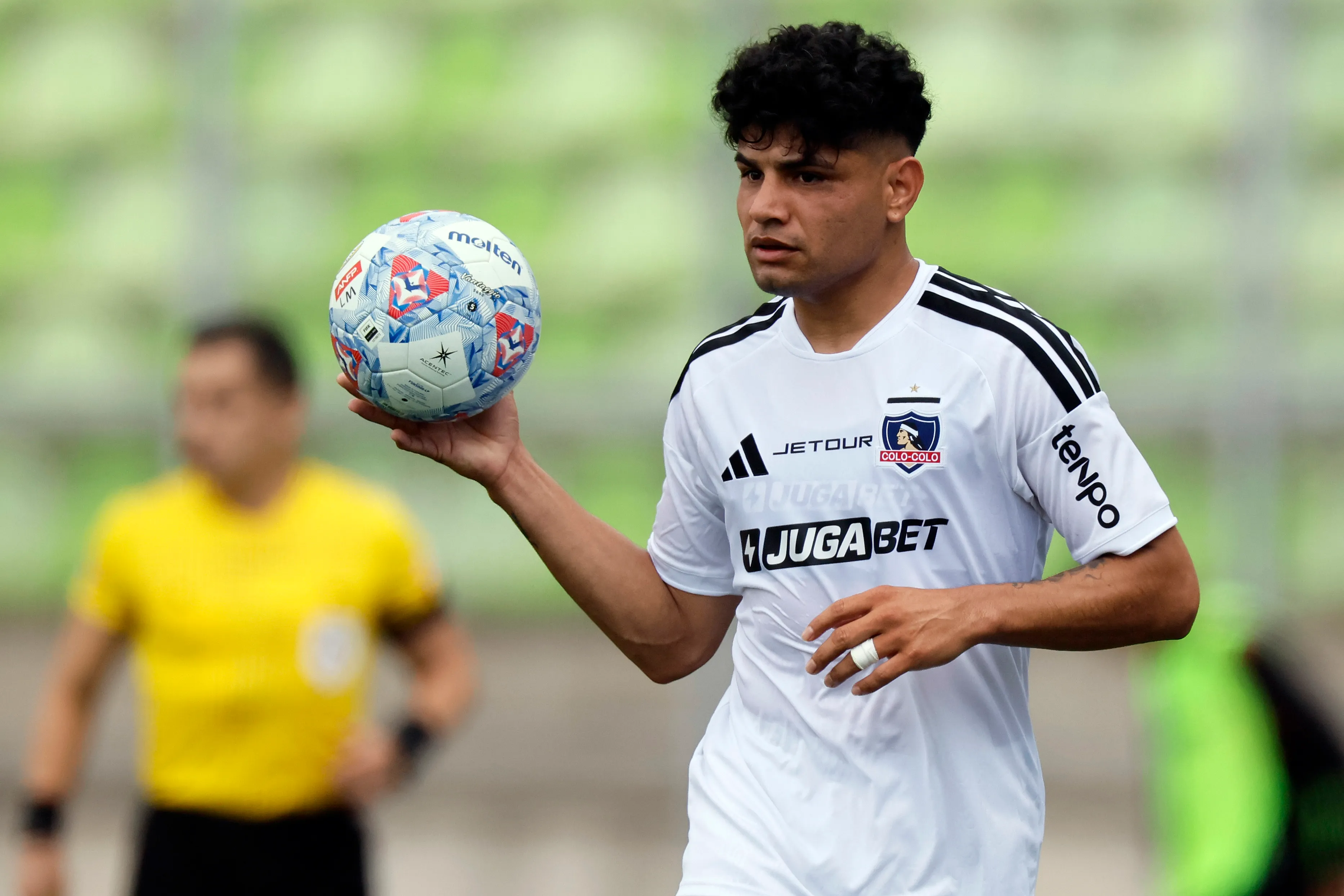 Los hinchas exigen la titularidad de Claudio Aquino en Colo Colo.Imagen: Andres Pina/Photosport