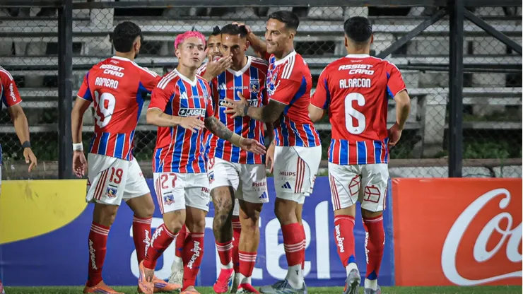 ¿Se repite? La última ocasión en que Colo Colo formó con dos 9 de área