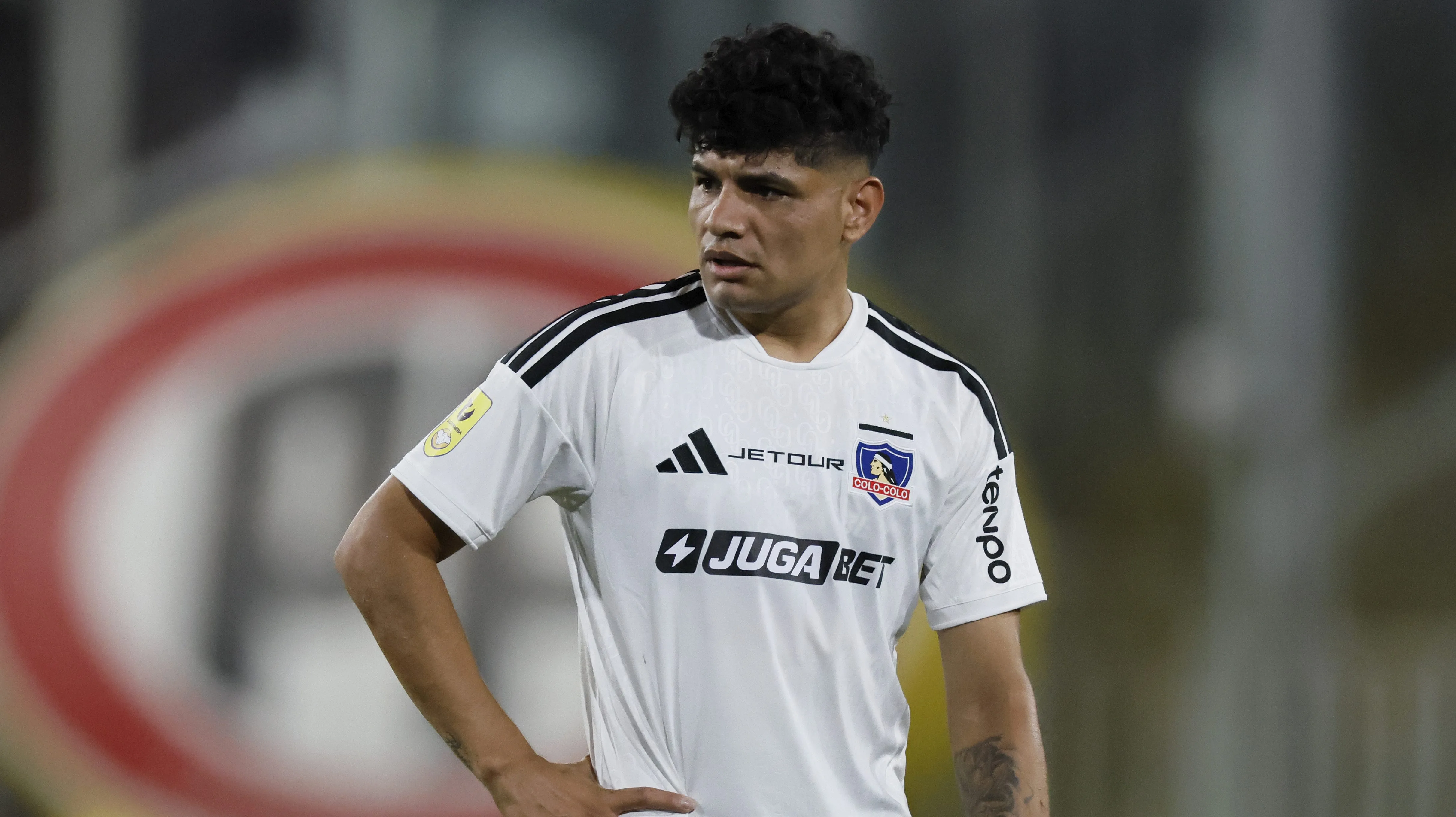 En Colo Colo planean buscar un reemplazo para Claudio Aquino.