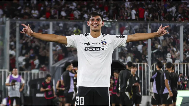 El emotivo momento de Cuevas tras su primer gol con Colo Colo.
