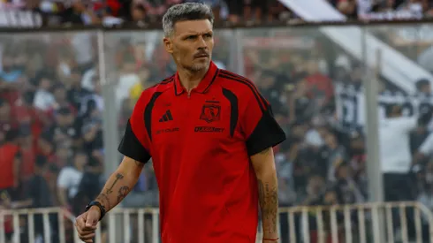 ¿Con cuántos delanteros debe jugar Colo Colo ante La Calera?
