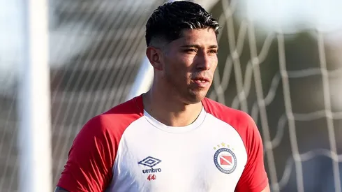 Brayan Cortés sumó nueva valla invicta en Argentina.