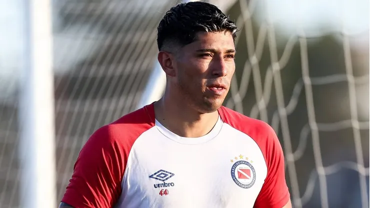Brayan Cortés sumó nueva valla invicta en Argentina.