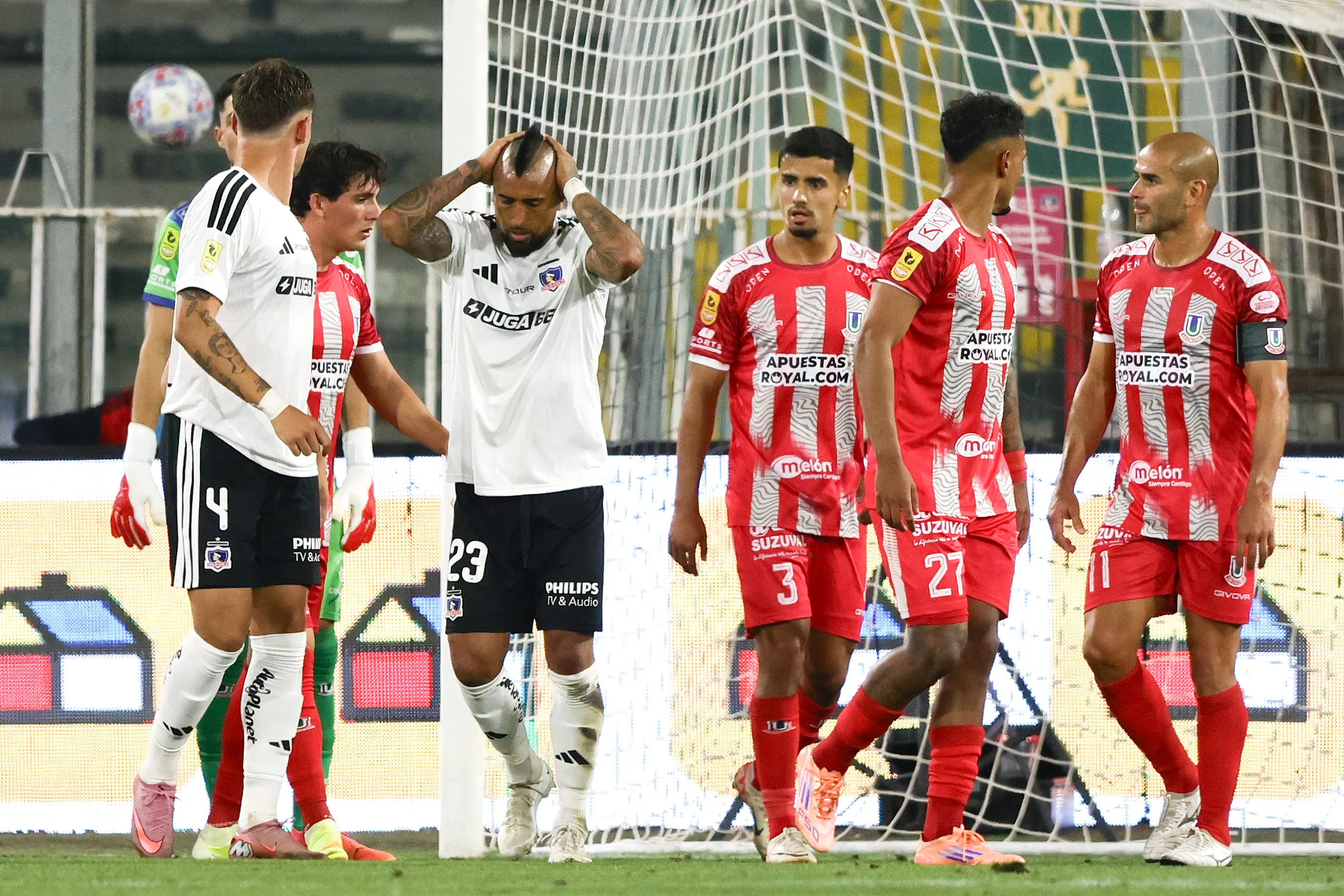 La reunión en Blanco y Negro para tratar refuerzos de Colo Colo fue suspendida.Imagen: Felipe Zanca/Photosport