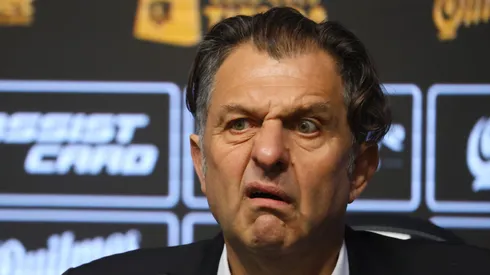 ¿Y los refuerzos para Colo Colo? La insólita reunión de directorio que protagonizó Blanco y Negro.