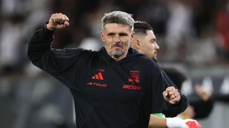 Fernando Ortiz festeja la victoria del Cacique por 1-0 ante Unión La Calera.