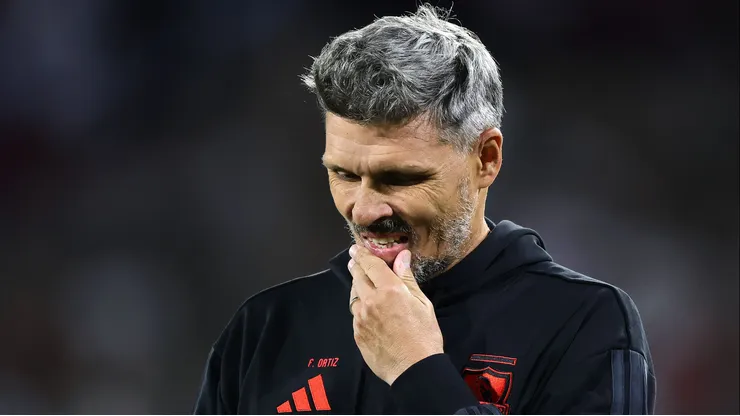Fernando Ortiz revela por qué no llegaron más refuerzos para Colo Colo.