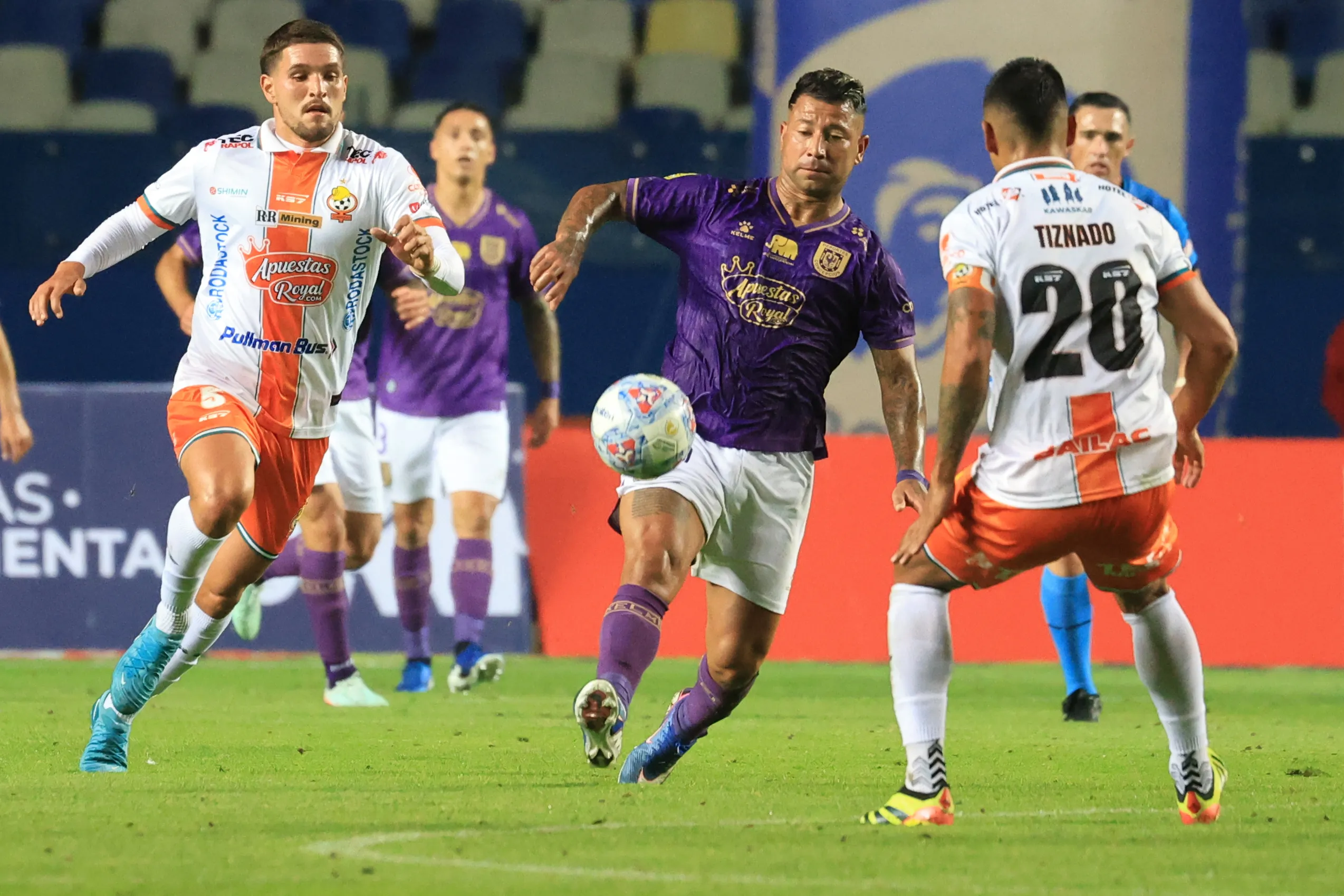 Deportes Concepción y Cobresal se enfrentaron en el sur. Imagen: Eduardo Fortes/Photosport
