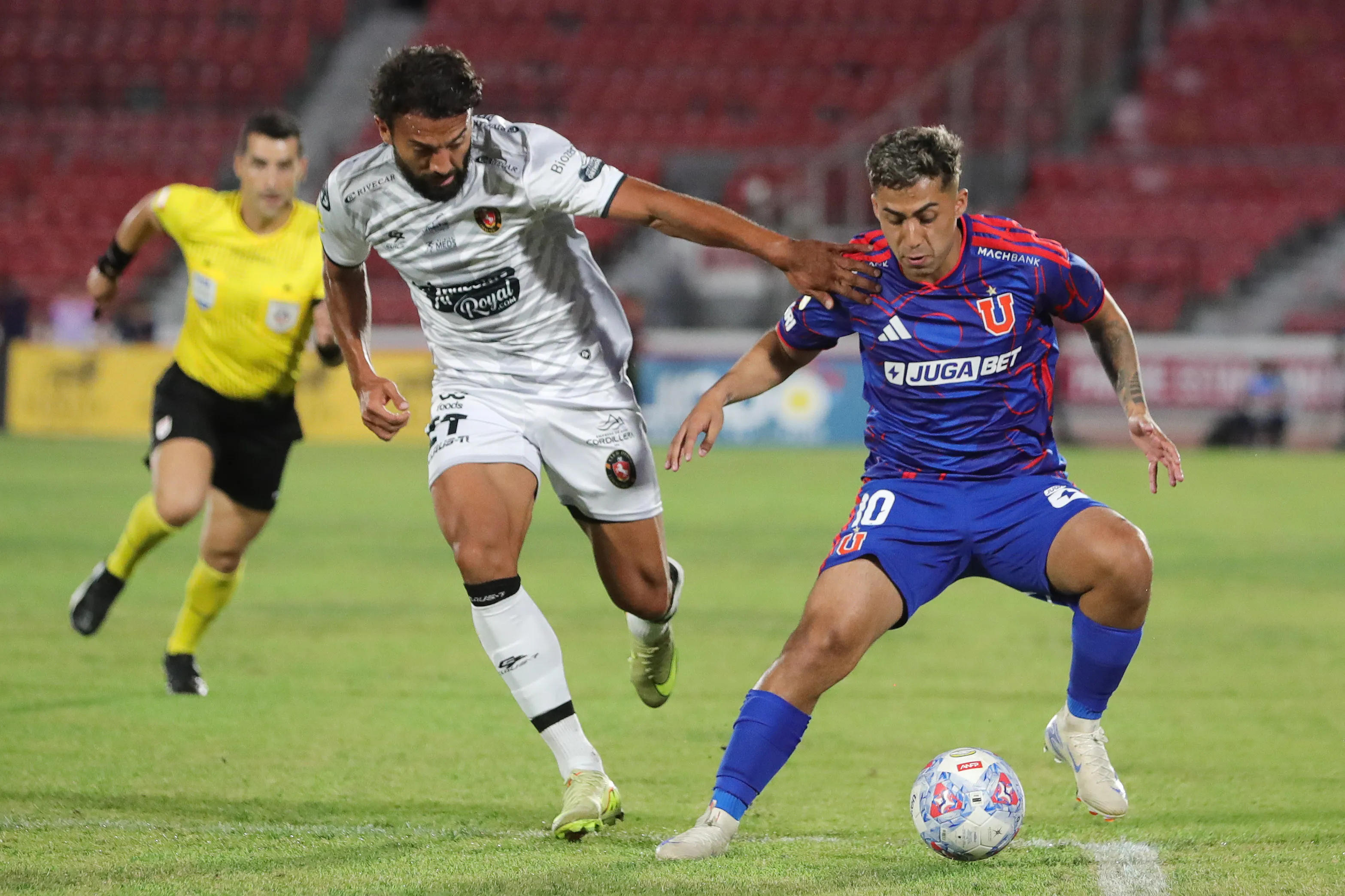 Lucas Assadi puede ser baja en el Colo Colo vs la U.Imagen: Felipe Zanca/Photosport