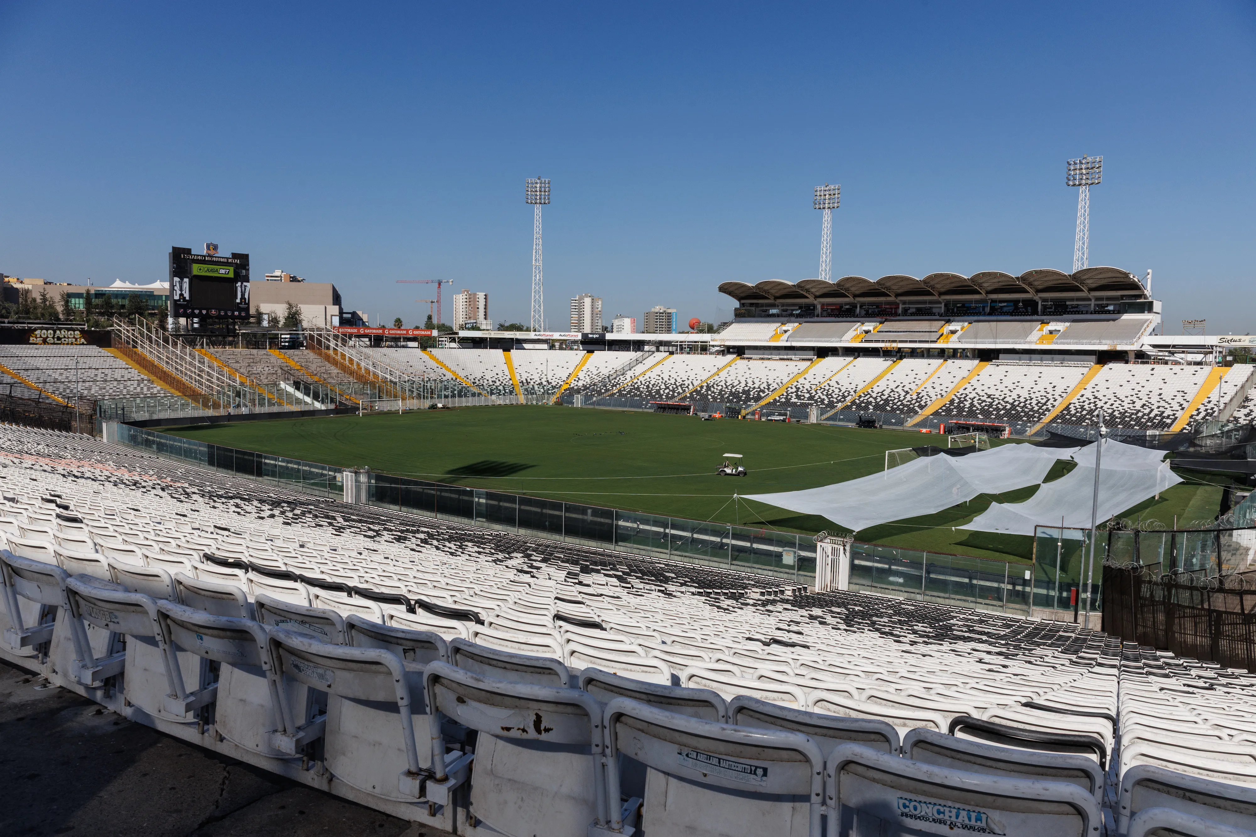 Los trabajos que realiza Colo Colo en la cancha del Monumental.Imagen: Diego Martin / Photosport