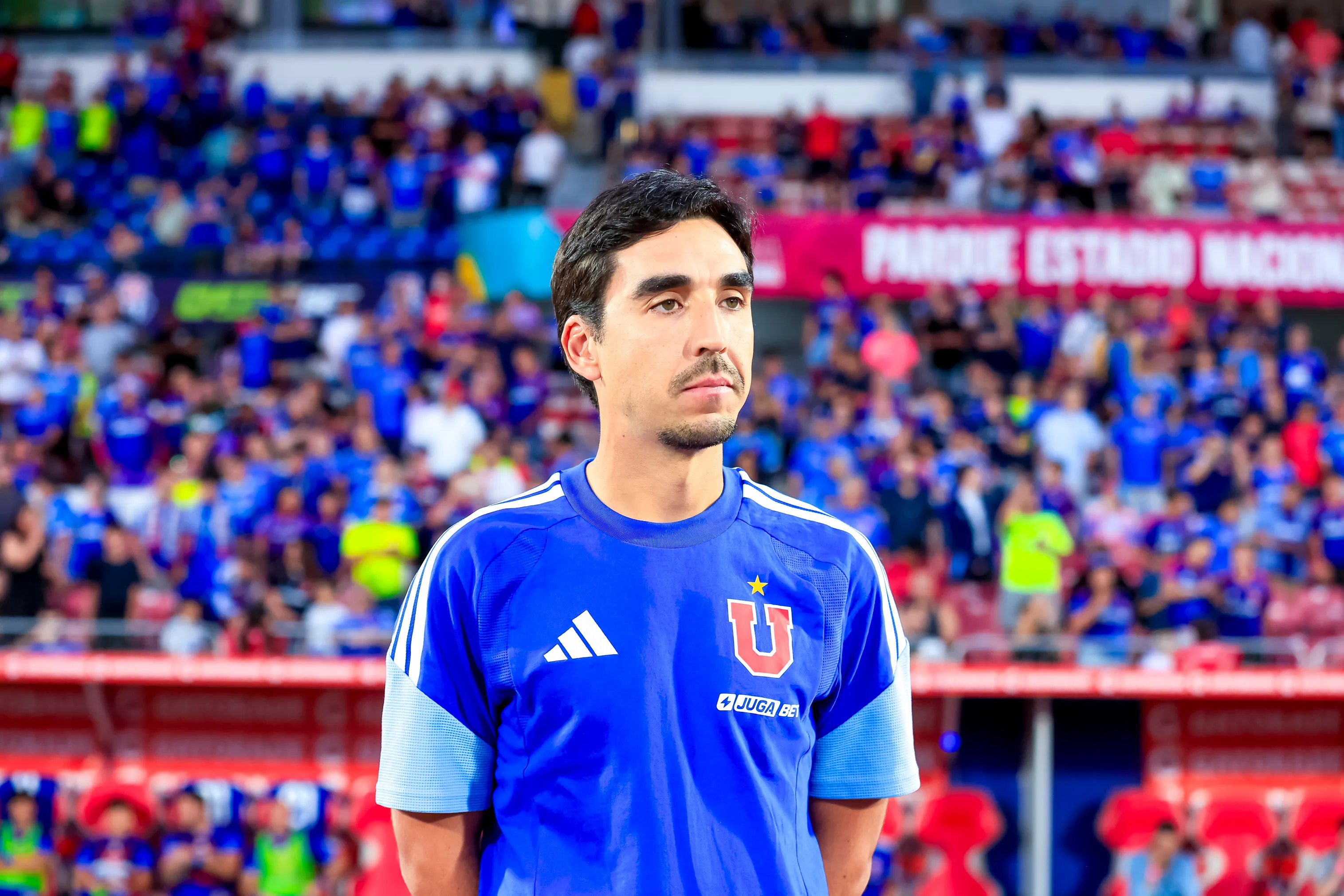 La U con un cuestionado Meneghini visitará a Colo Colo en el Monumental.Imagen: Pepe Alvujar/Photosport