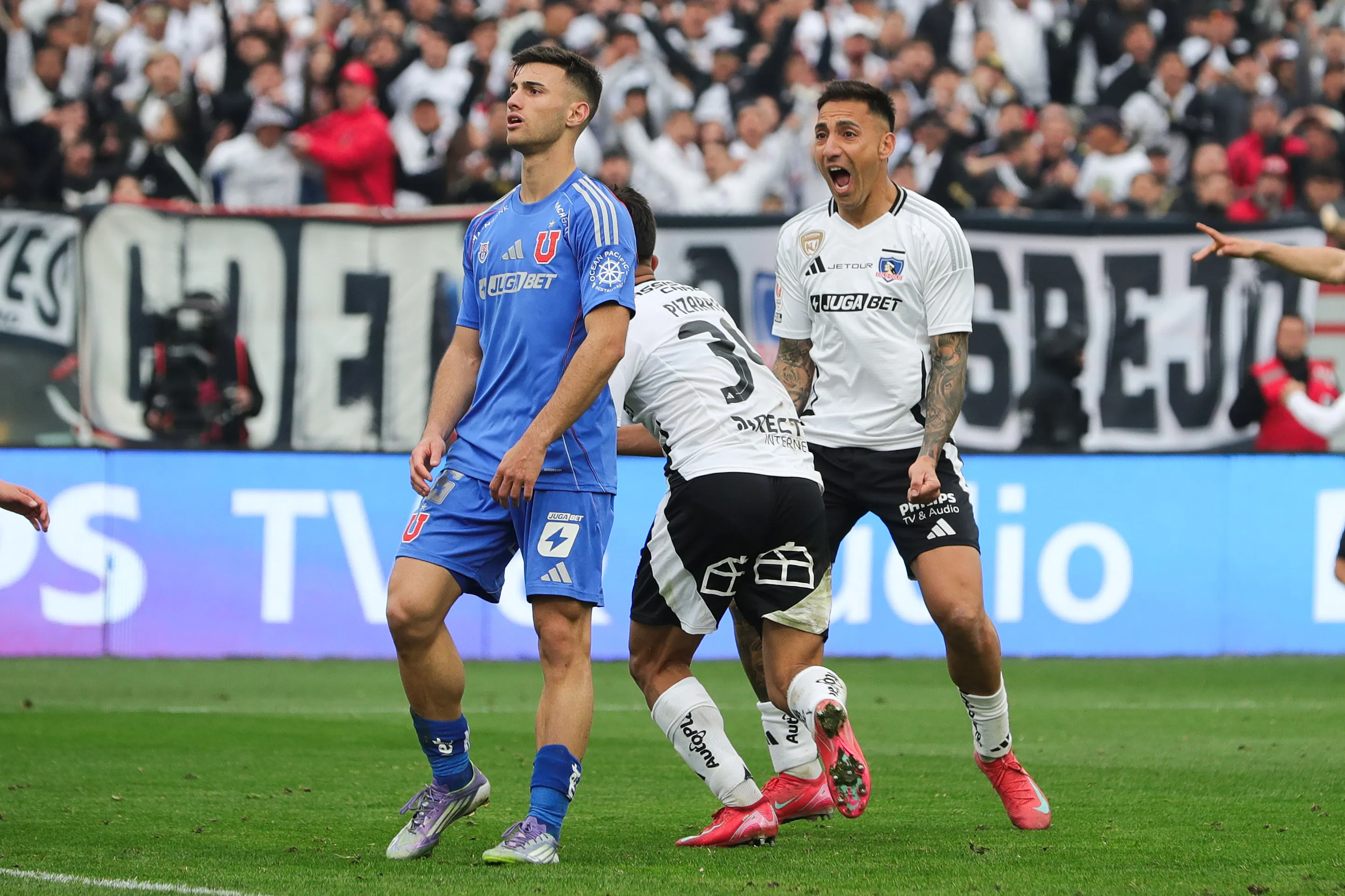 Albos y azules disputarán este domingo la edición 199 del Superclásico del fútbol chileno.