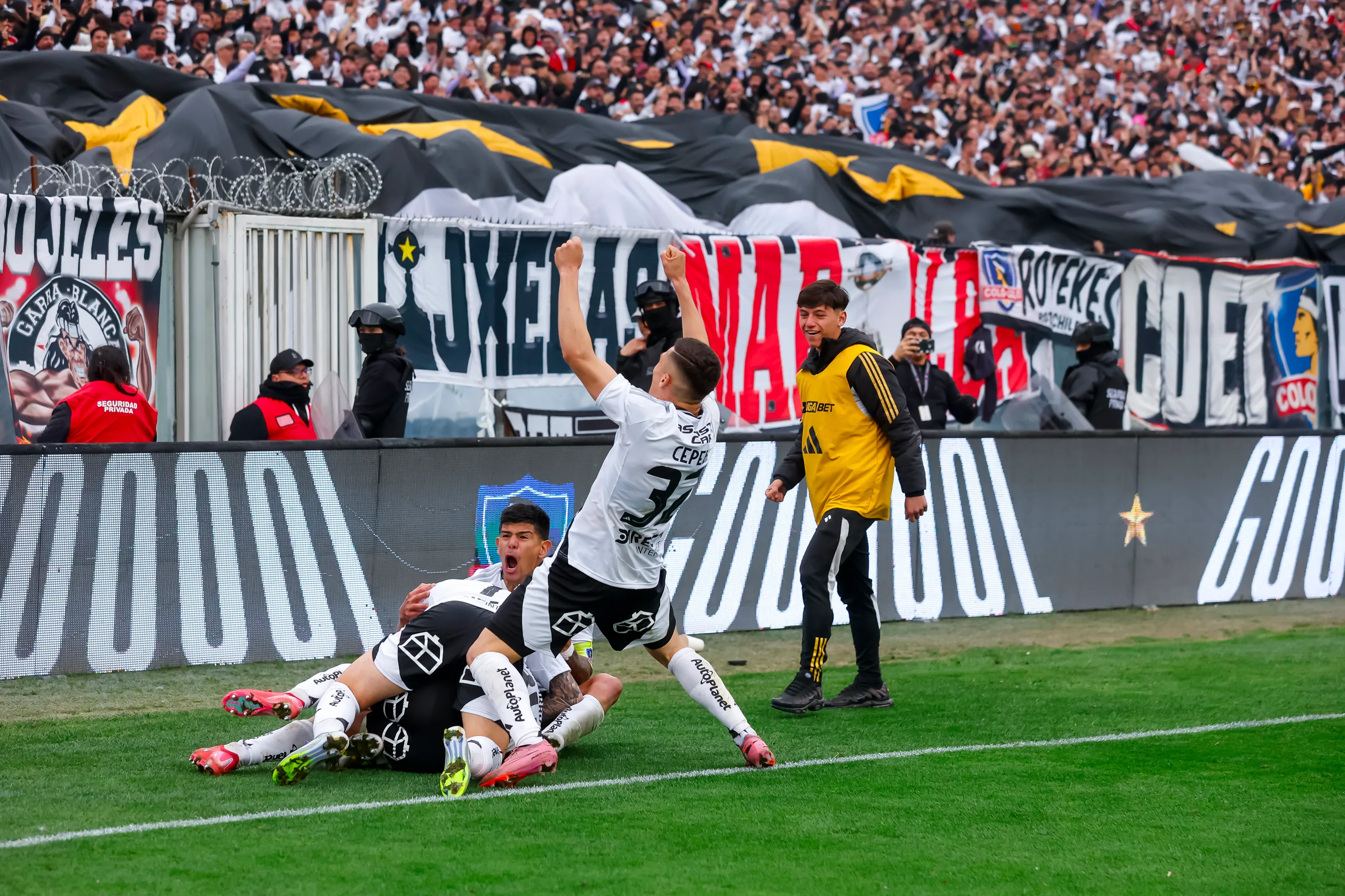 Colo Colo buscará quedarse con un nuevo Superclásico.Imagen: Pepe Alvujar/Photosport
