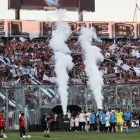 El emocionante recibimiento de los hinchas al bus de Colo Colo