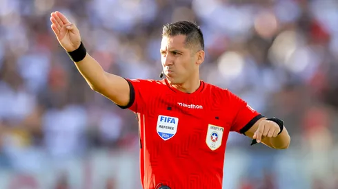 La defensa de Tobar a Garay por cuestionado arbitraje en el Superclásico.