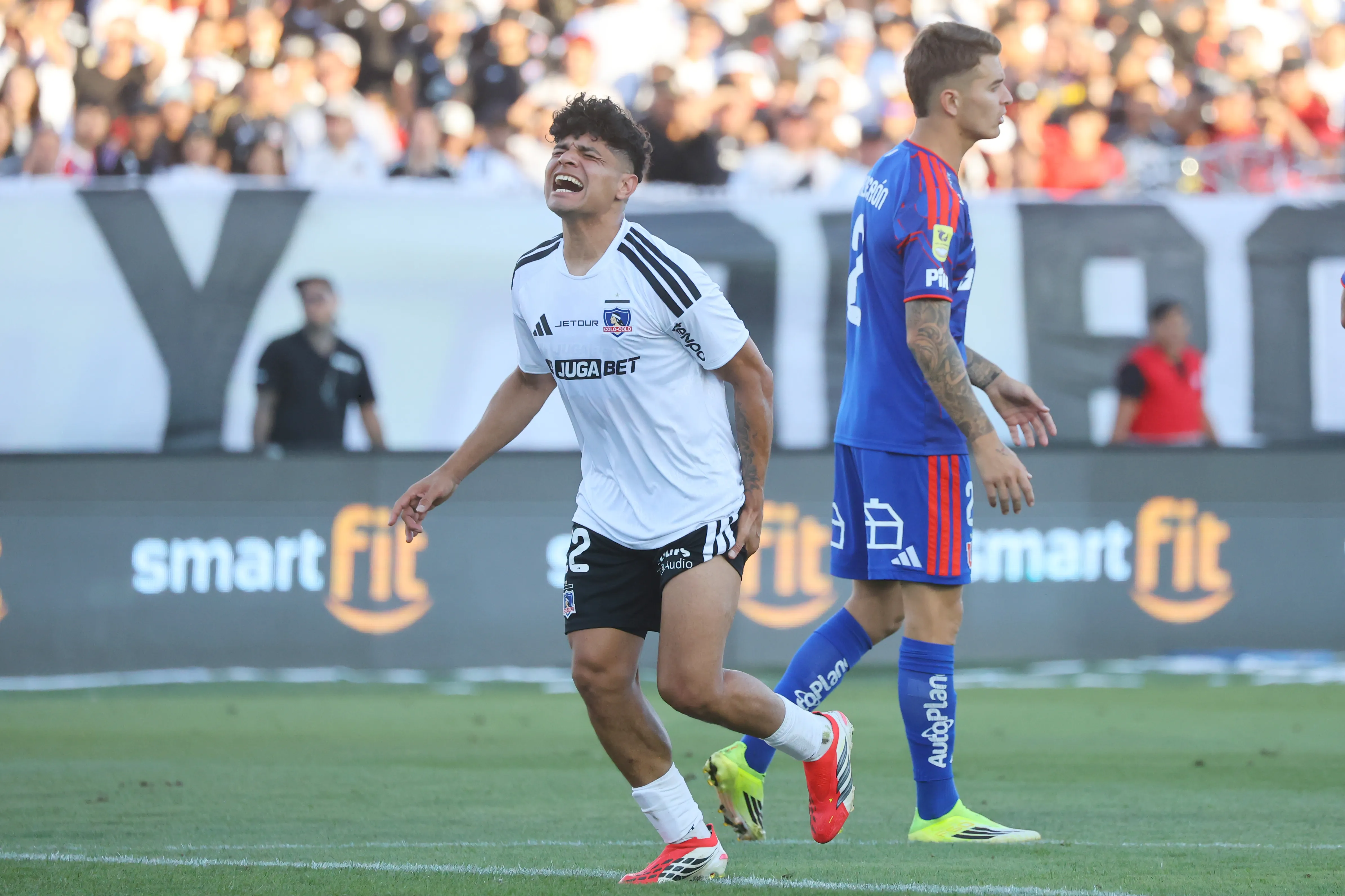 El momento en que se lesiona Claudio Aquino en Colo Colo.Imagen: Jonnathan Oyarzun/Photosport