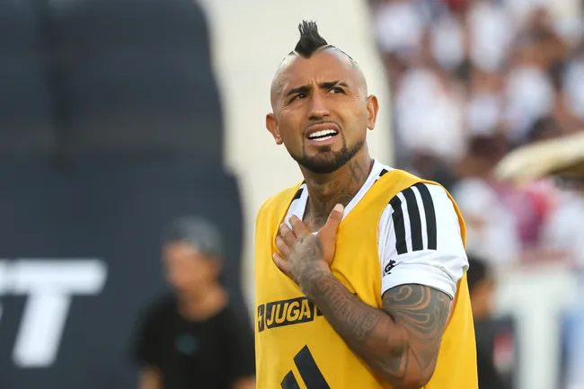 Arturo Vidal salió con molestias en el Superclásico entre Colo Colo y la U.
