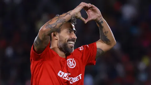 Jorge Valdivia le presta el ropero completo a cuestionado jugador de Colo Colo.