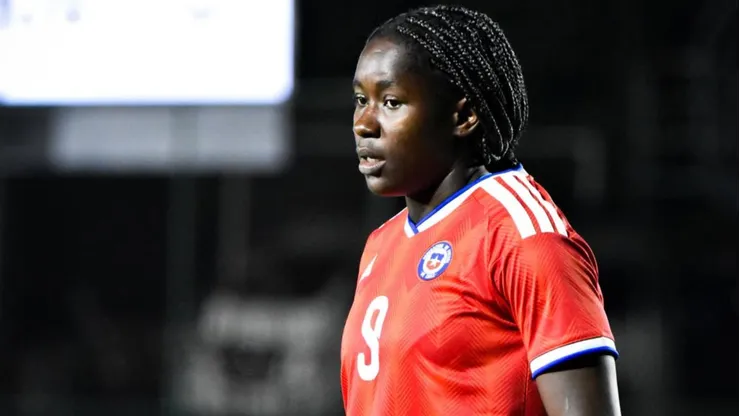 De cara a Liga Femenina y Copa Libertadores: Mary Valencia es figura en la Roja Femenina.