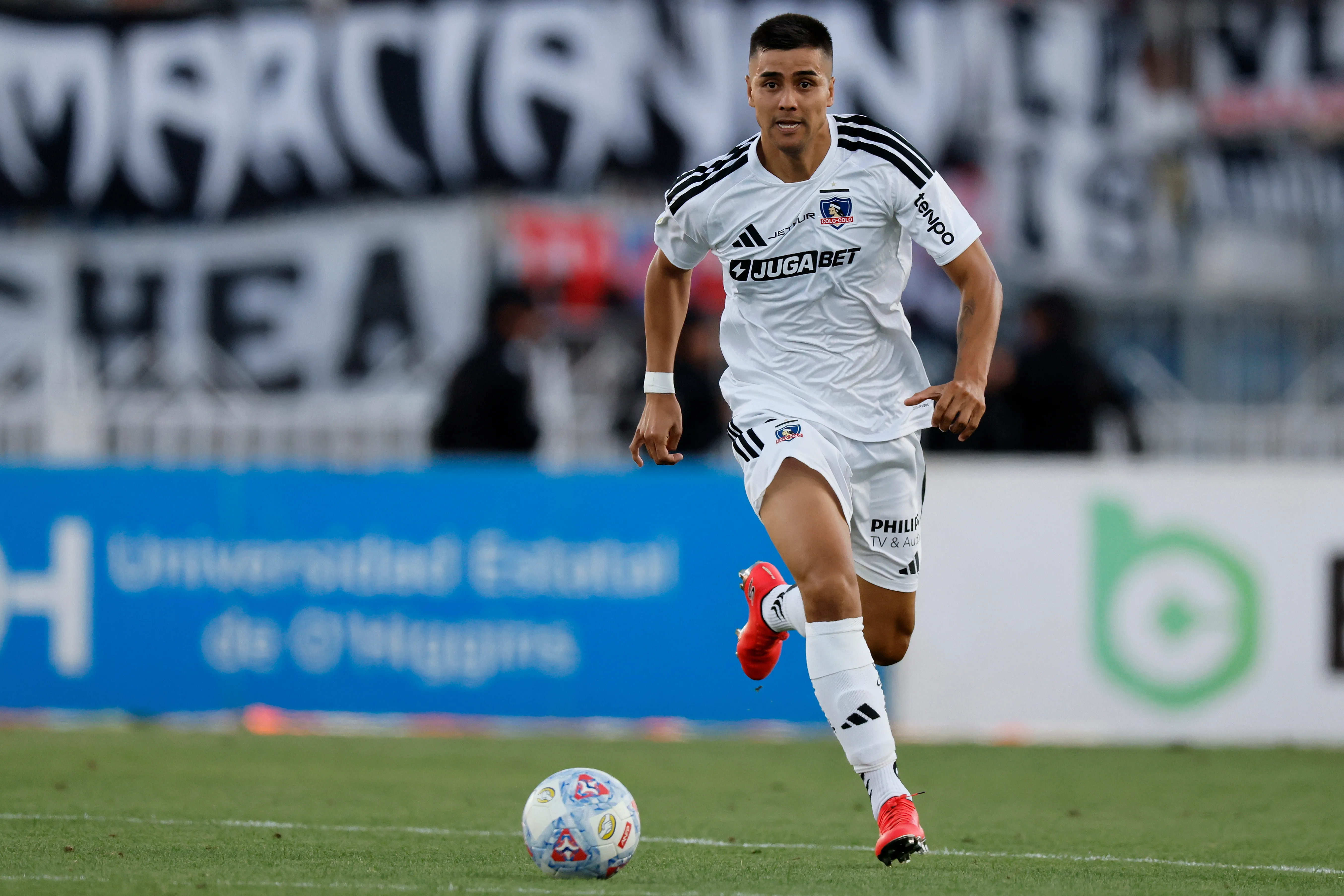 Álvaro Madrid asoma como titular en Colo Colo.