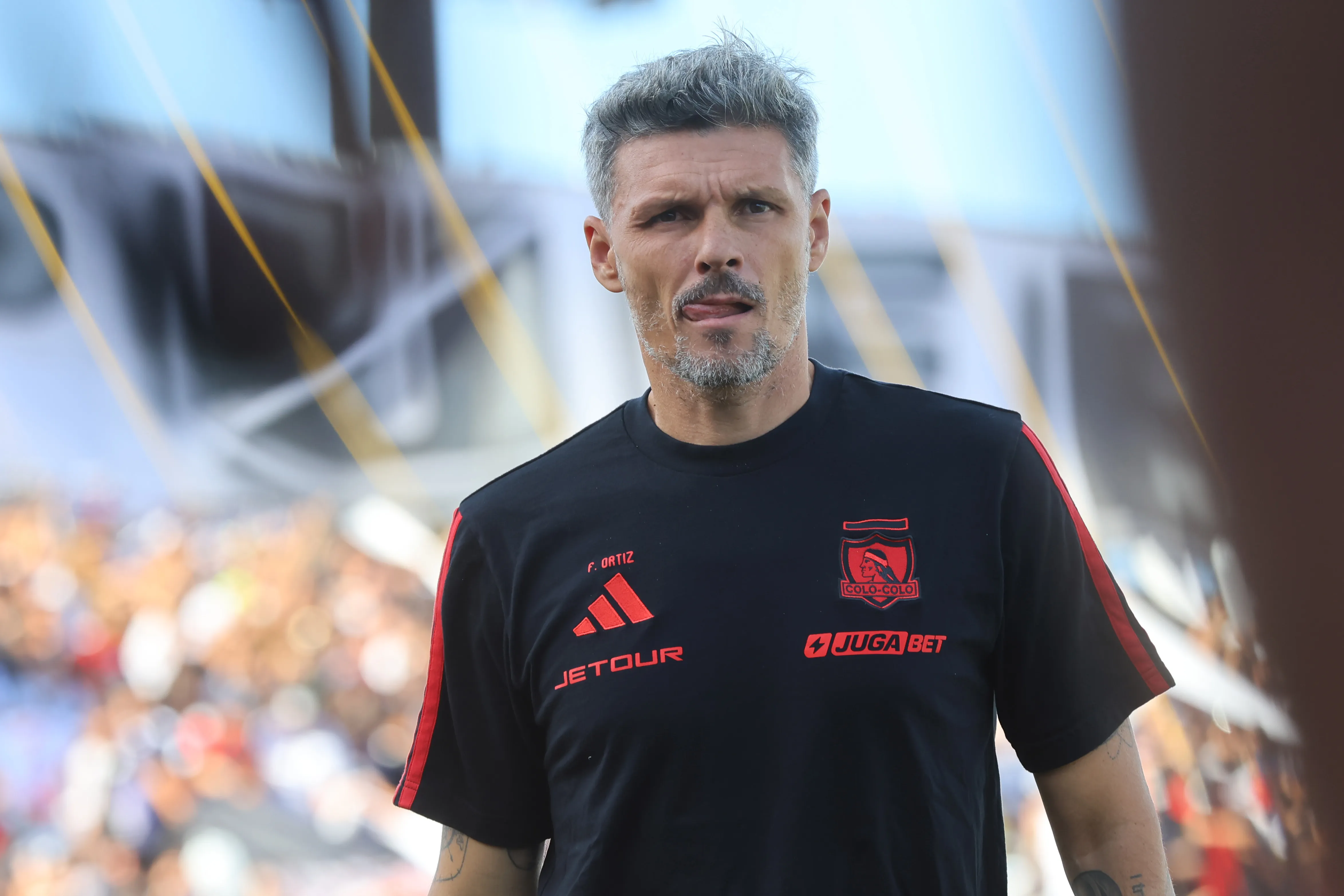 Fernando Ortiz sigue pensando en qué sistema usará en Colo Colo.