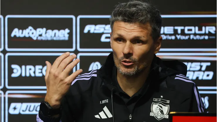 Fernando Ortiz vive su conferencia más caliente en Colo Colo.