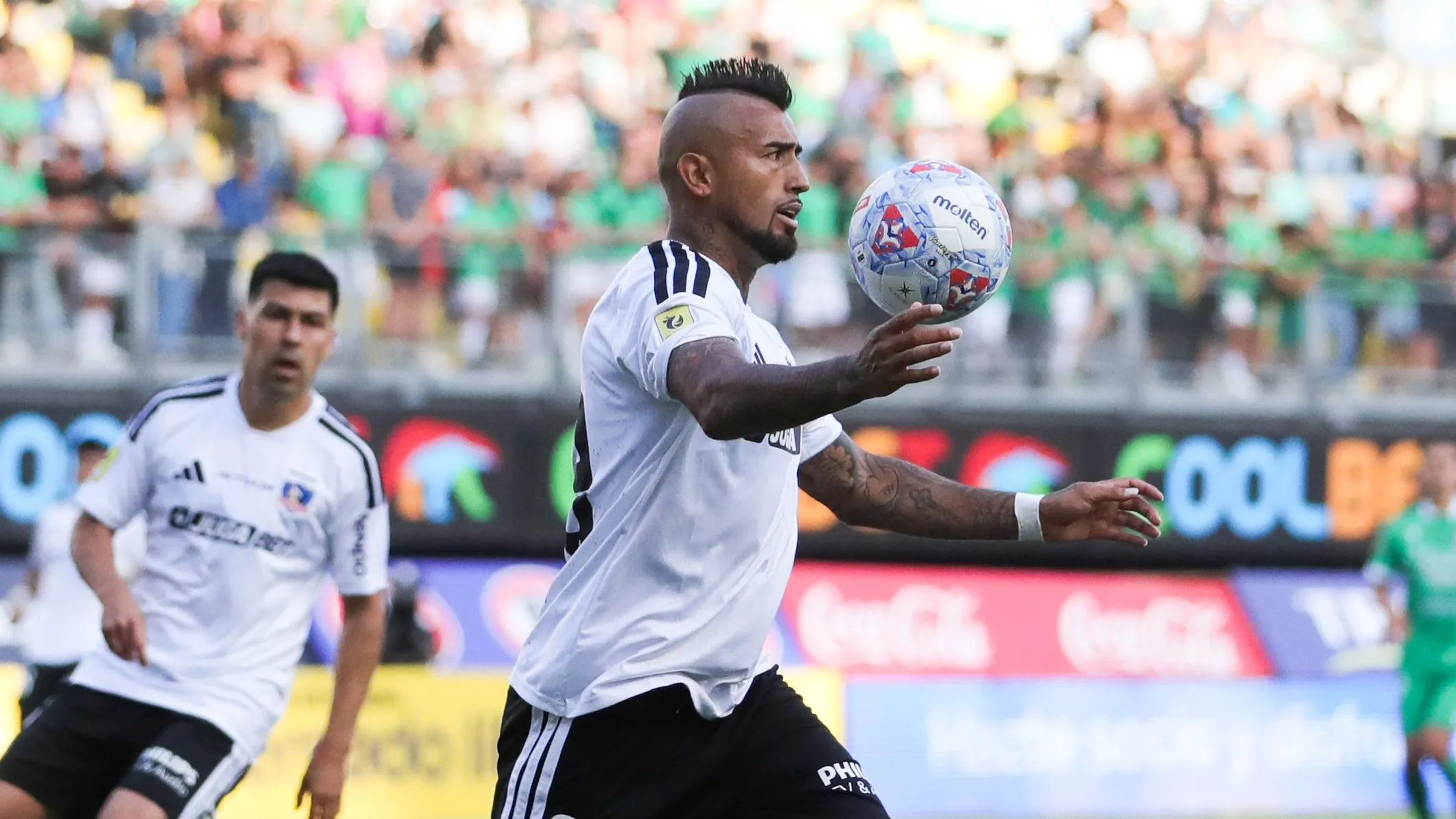 Arturo Vidal fue clave en la defensa de Colo Colo.