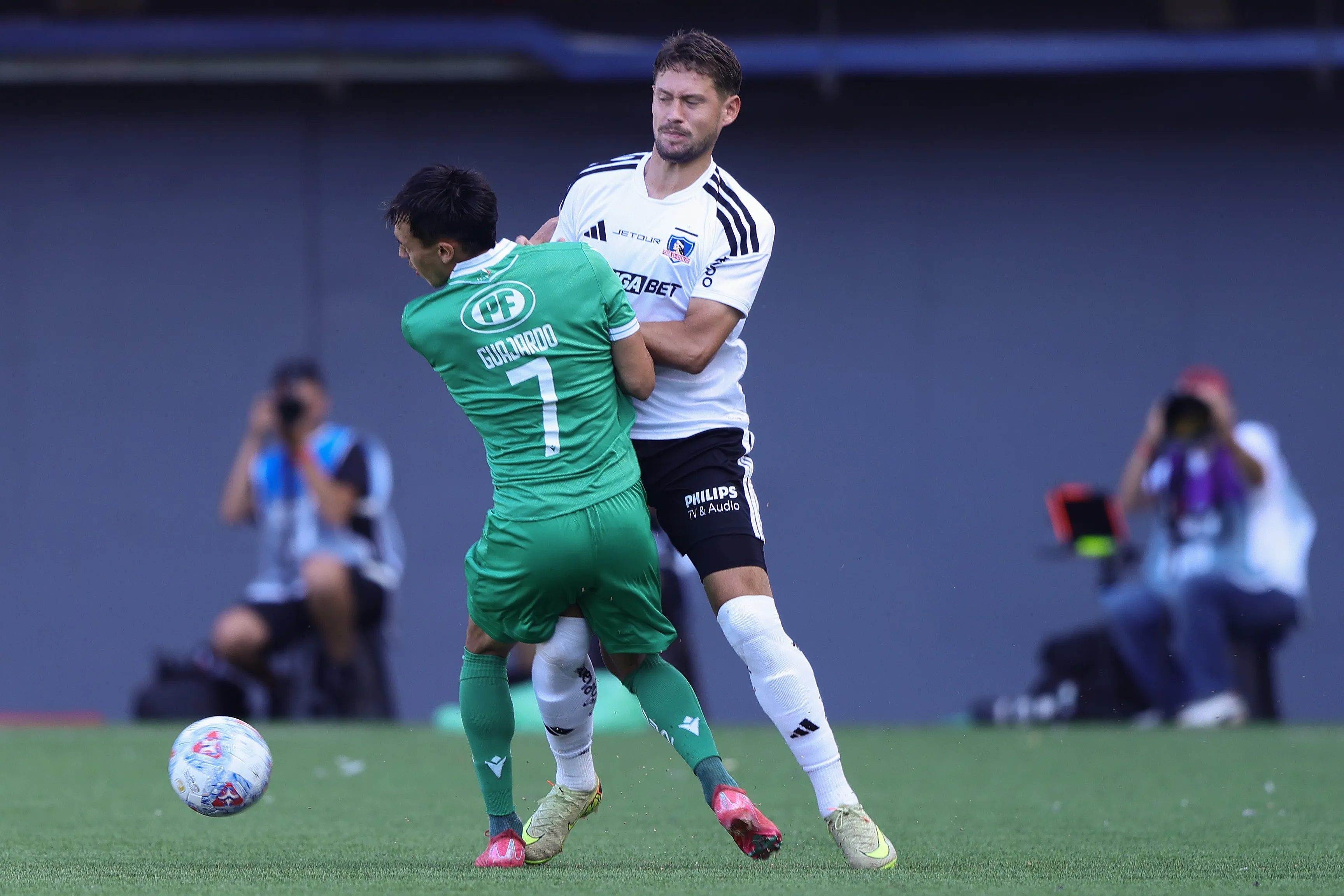 Colo Colo se hace poco a poco fuerte defensivamente.Imagen: Felipe Zanca/Photosport