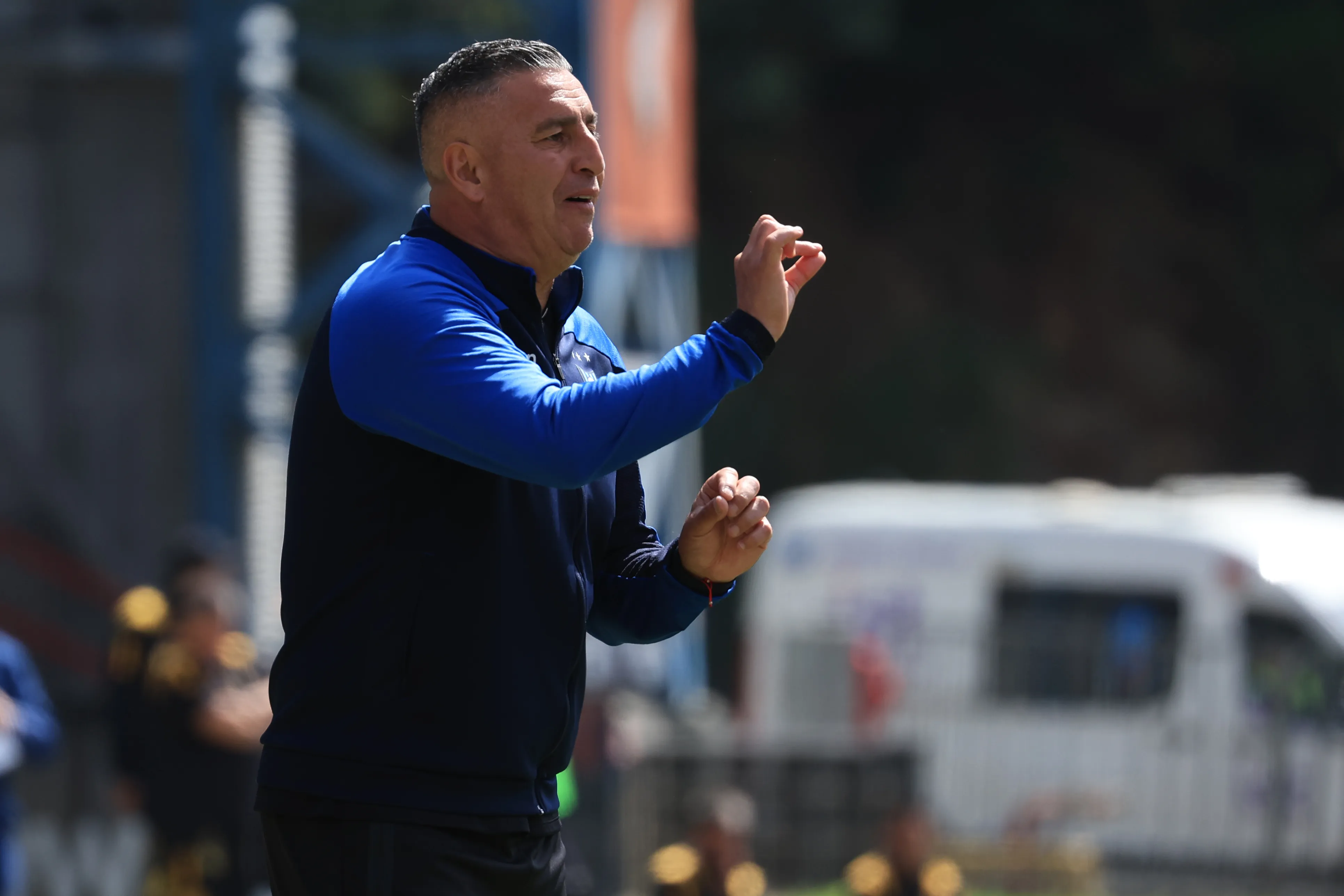 García vista al Cacique en el Estadio Monumental. Imagen: Eduardo Fortes/Photosport
