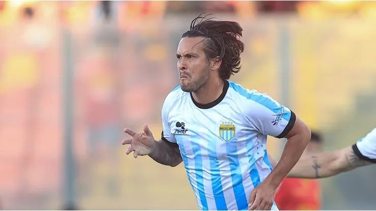 La exquisita definición de Jorquera para anotar un golazo en Magallanes.