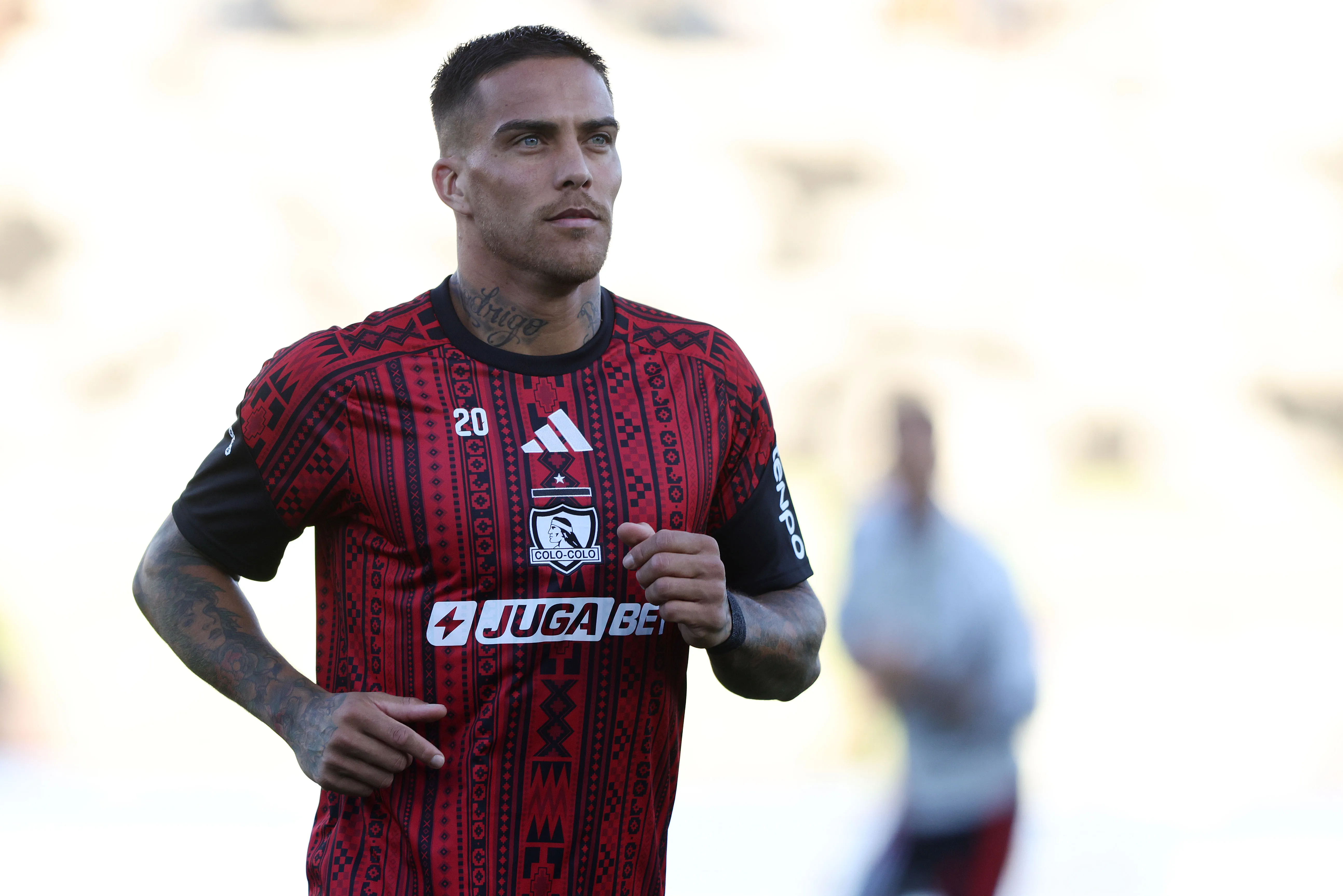 Javier Méndez aún no puede ser titular en Colo Colo.Imagen: Felipe Zanca/Photosport