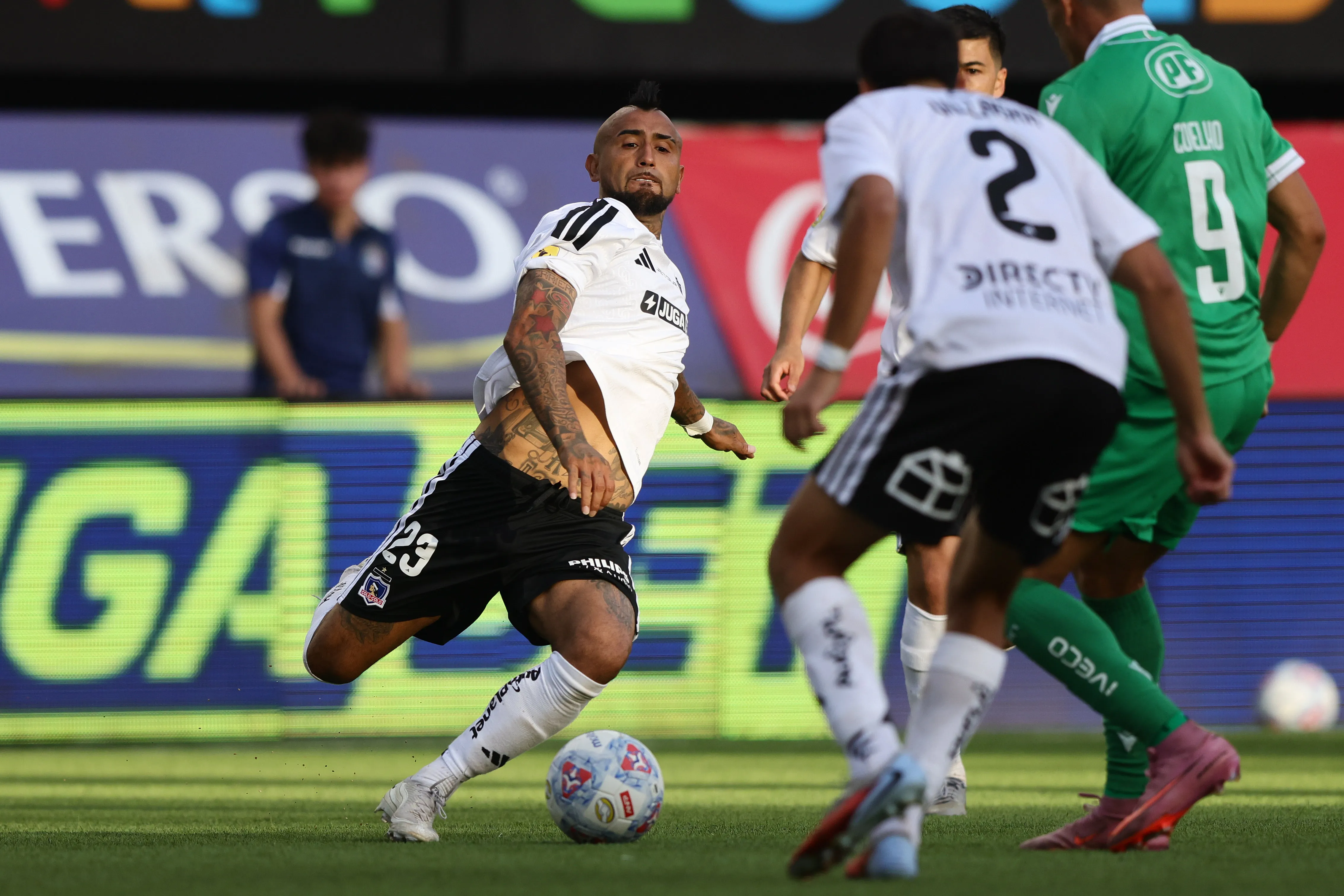 Arturo Vidal jugó como central ante Audax.Imagen: Felipe Zanca/Photosport