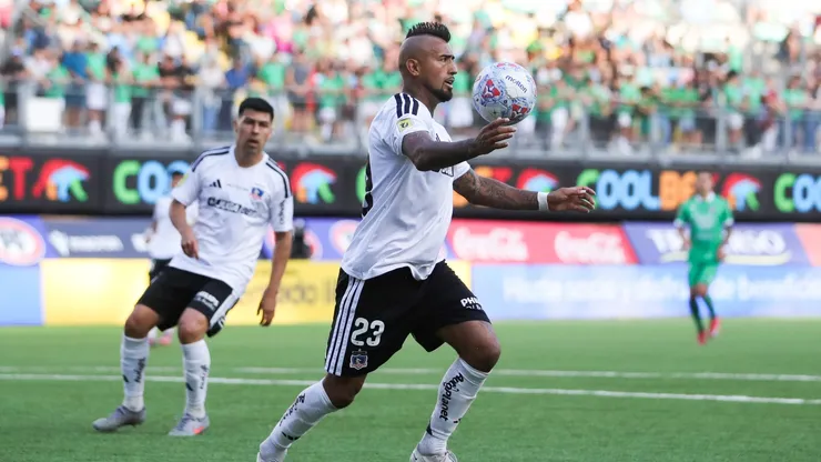 Encuesta: ¿Arturo Vidal debe continuar como central o volver al mediocampo en Colo Colo?