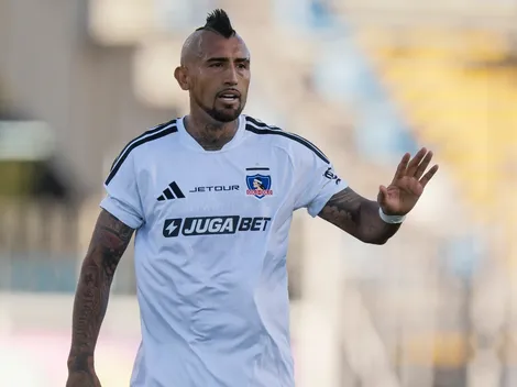 Hinchas de Colo Colo eligen la posición en que debe jugar Vidal