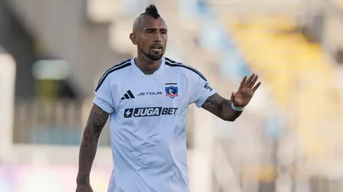 Hinchas de Colo Colo eligen la posición en la que debe jugar Arturo Vidal