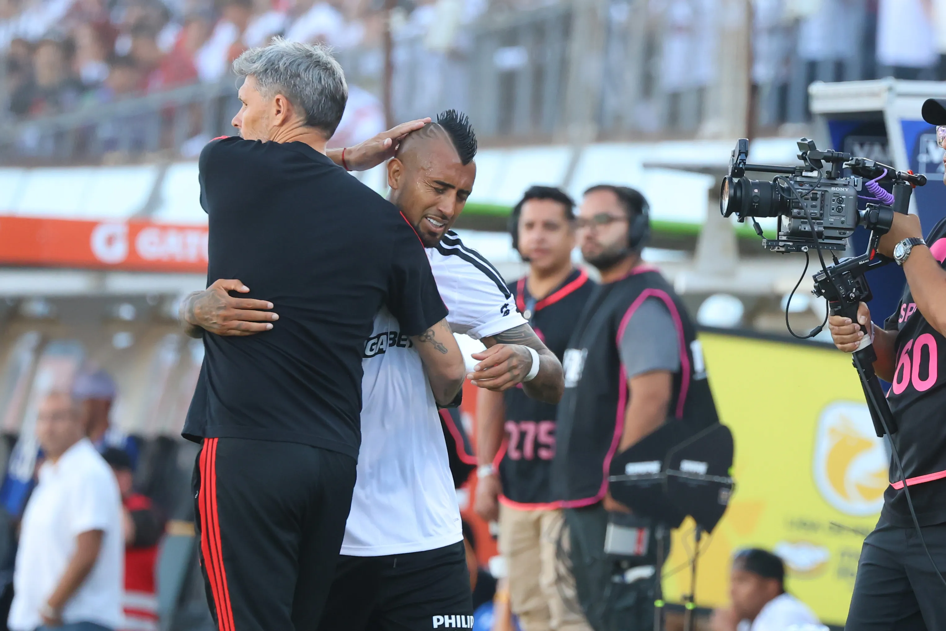 Fernando Ortiz alaba a Arturo Vidal en Colo Colo.Imagen: Jonnathan Oyarzun/Photosport