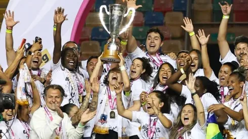 Se despidió de Colo Colo femenino en la Noche Alba Solidaria, fue presentada en su nuevo club y ya debutó con un golazo.