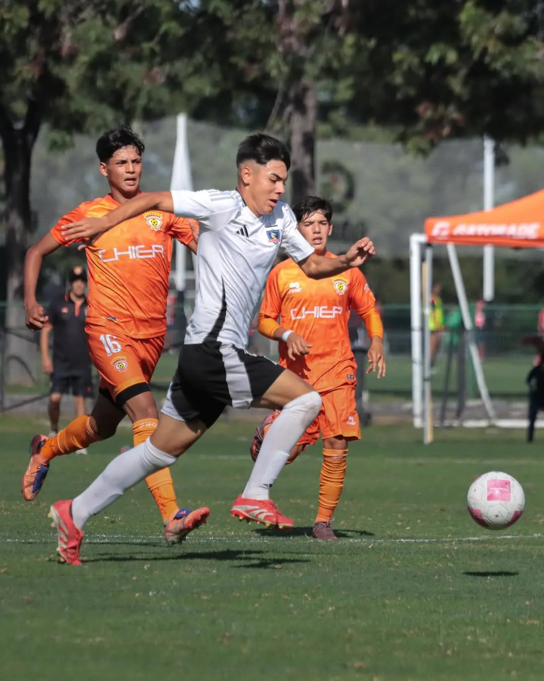 Colo Colo enfrentando a Cobreloa en el Fútbol Joven. (Foto: colocolofutboljoven)