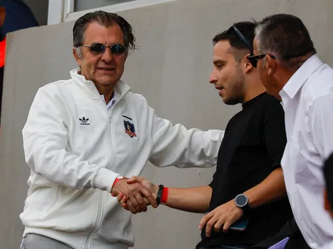 El regalo de Mosa a hincha de Colo Colo con camiseta de Lucero