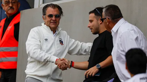 El especial regalo de Aníbal Mosa a hincha de Colo Colo que tenía camiseta de Juan Martín Lucero