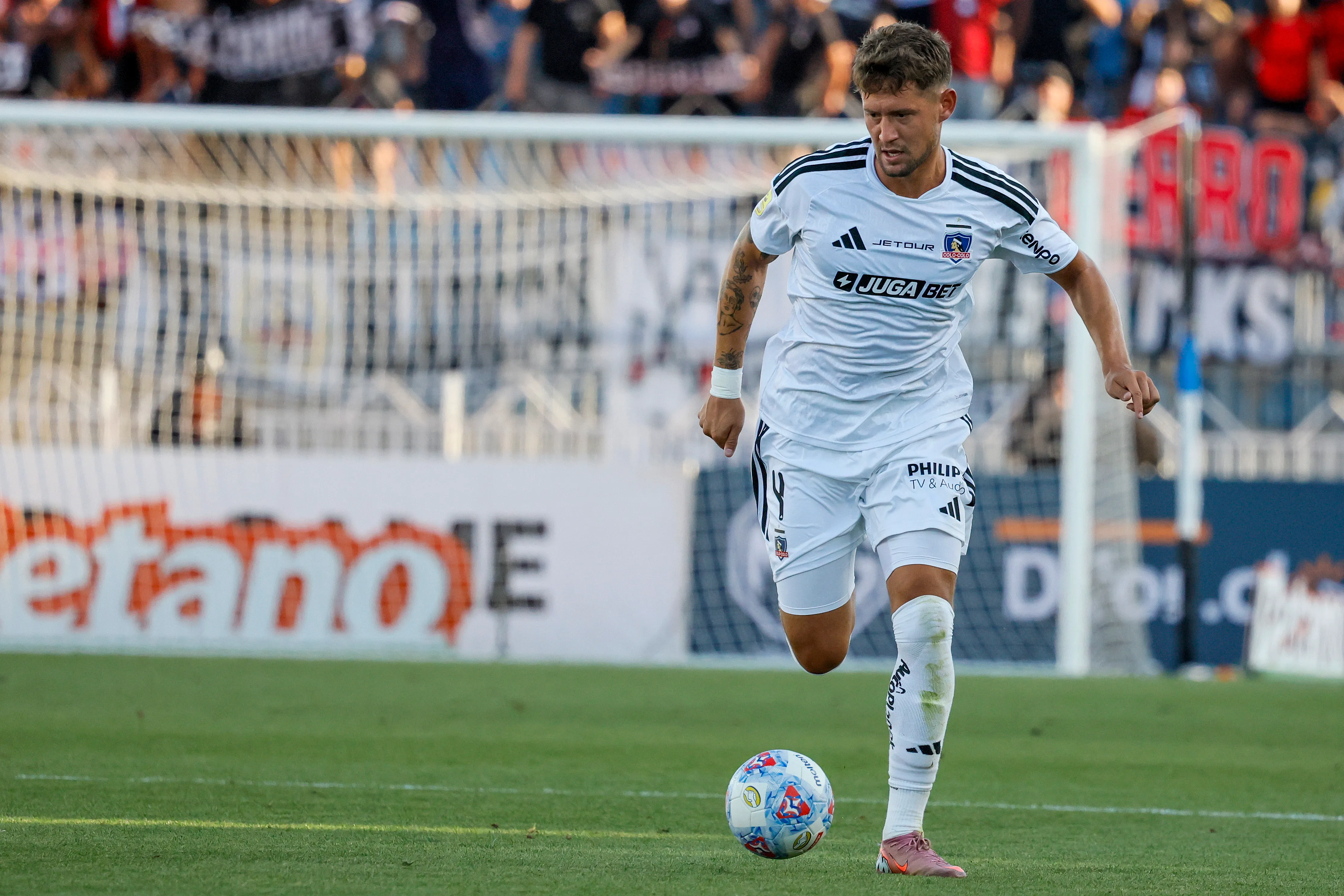 Joaquín Sosa se retiró lesionado en Colo Colo.Imagen: Andres Pina/Photosport