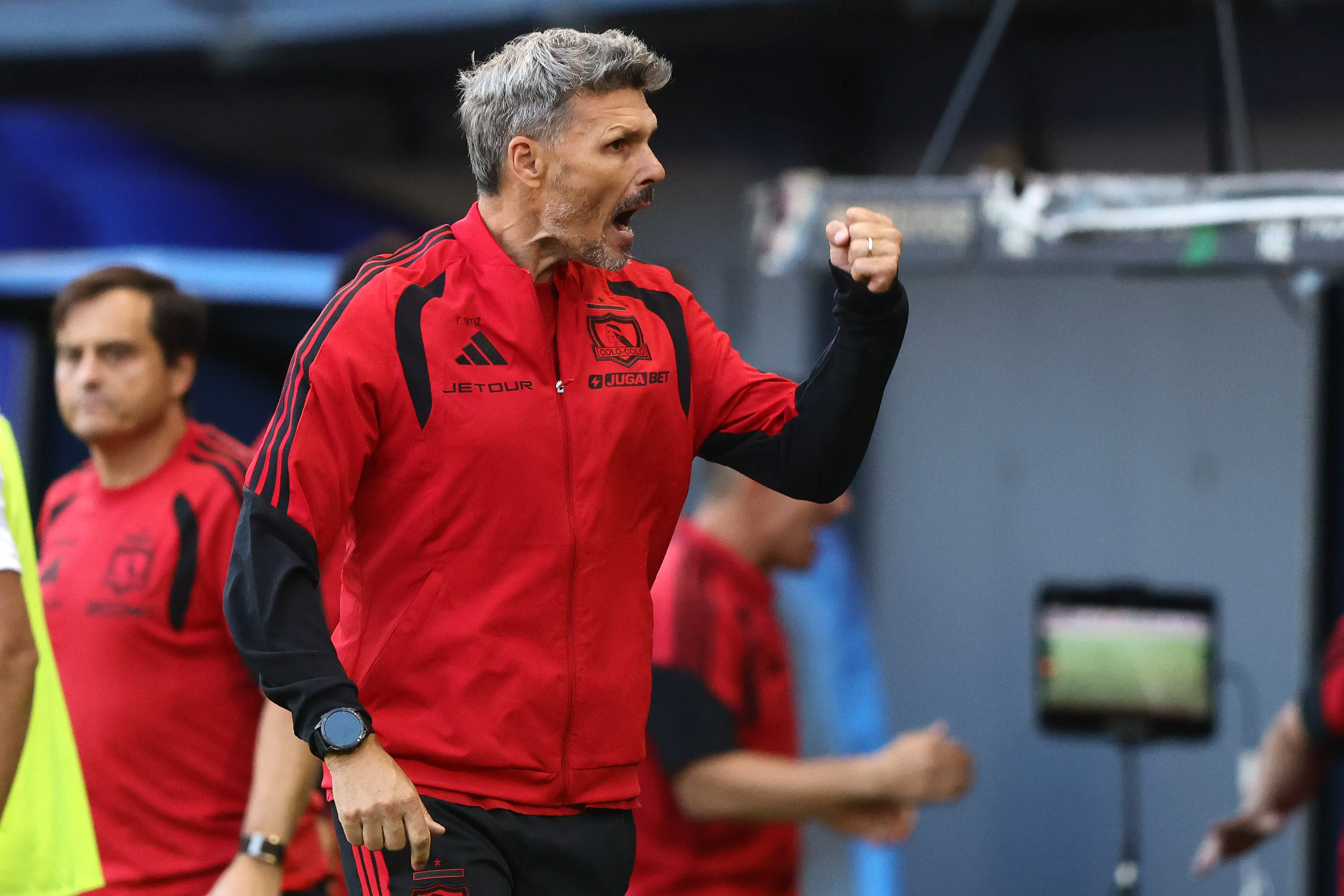 Fernando Ortiz recibe comentarios de Claudio Borghi.Imagen: Felipe Zanca/Photosport